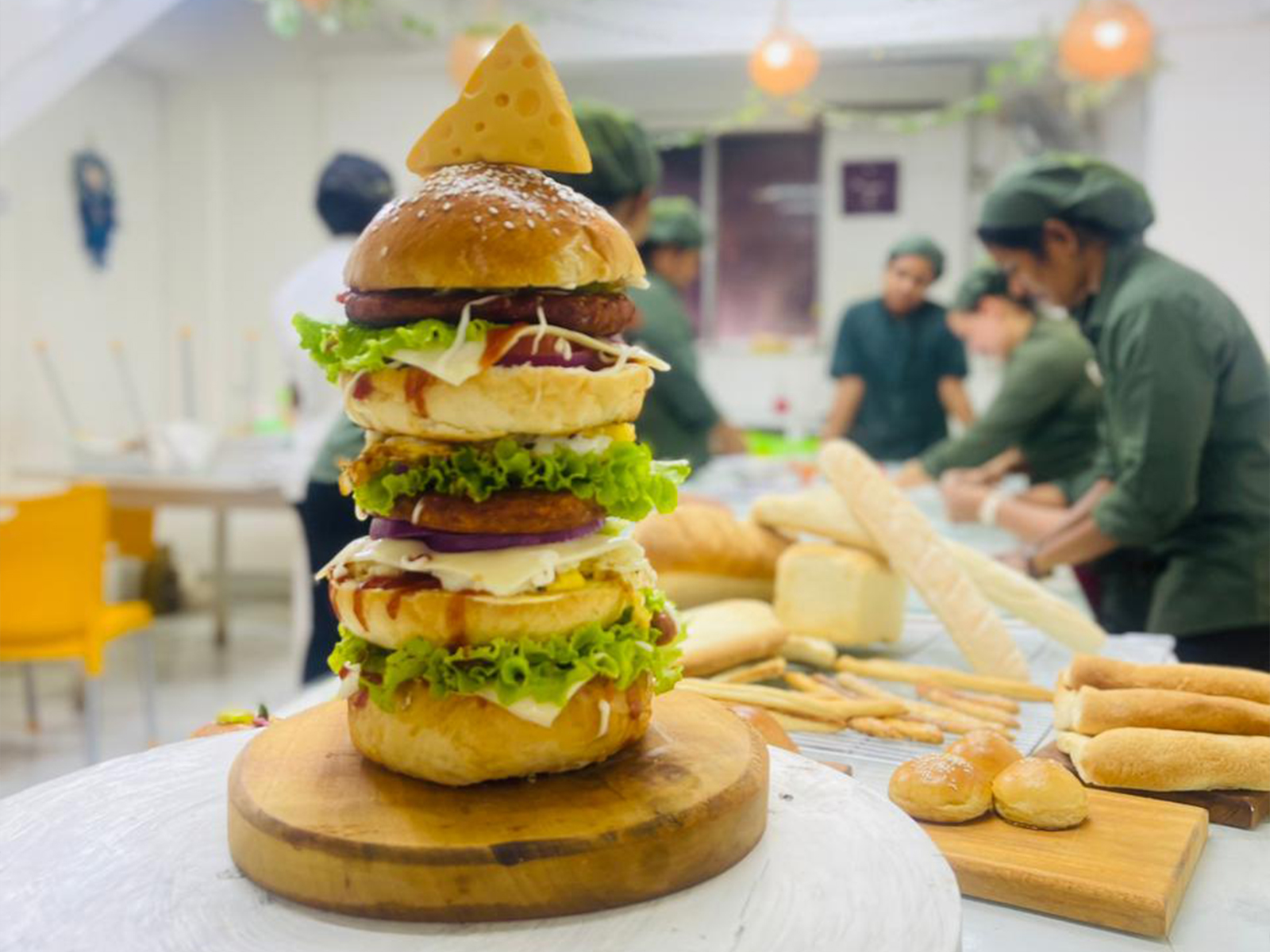 CAKE DECORATOR – PASTRY & BAKERY